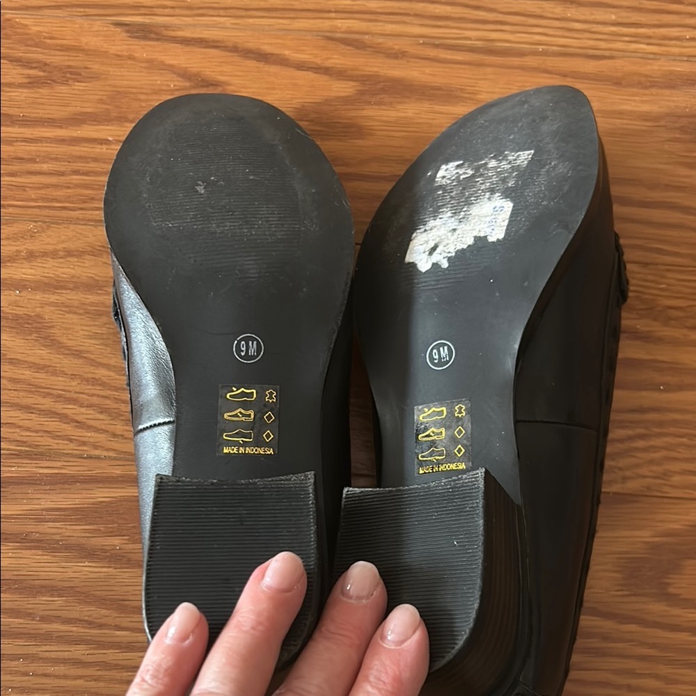 Shoes - Picture 3 of 3